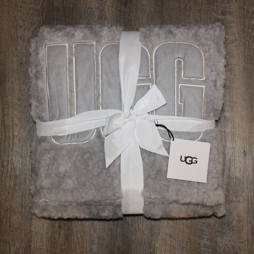 NWT UGG HOME SAWYER PLUSH 50 X 70 GRAY‎ LOGO THROW BLANKET